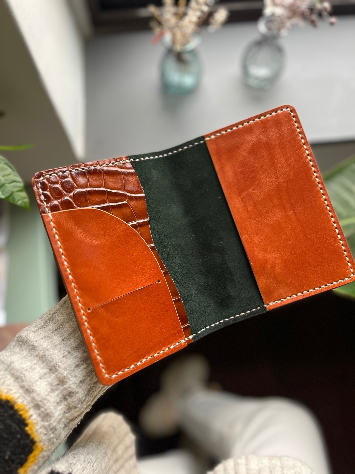 Pocket size with an inside leather