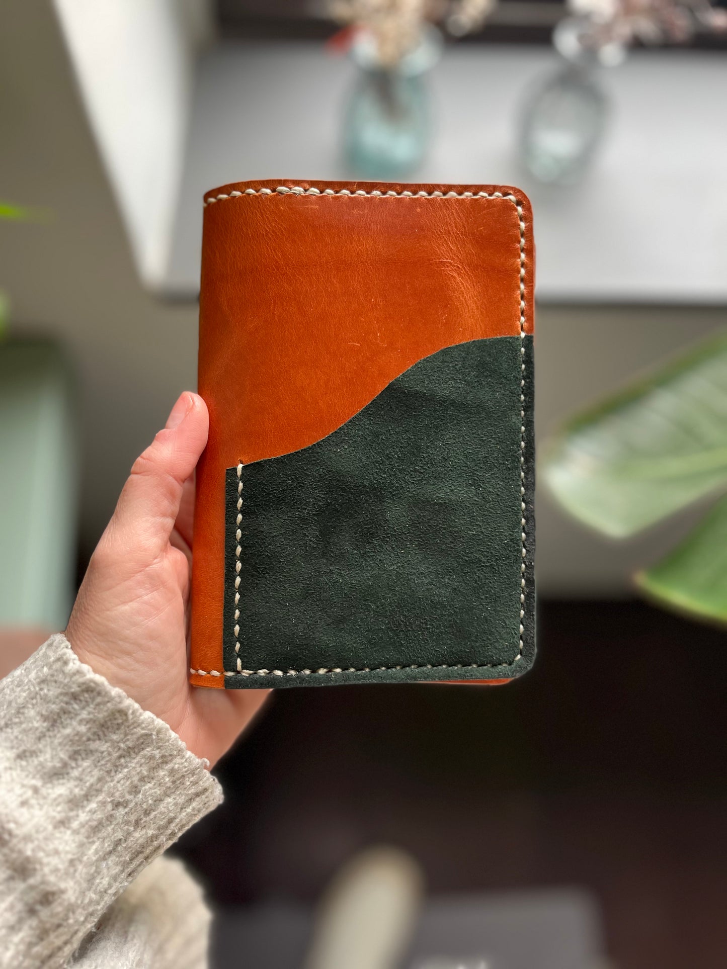 Pocket size with an inside leather