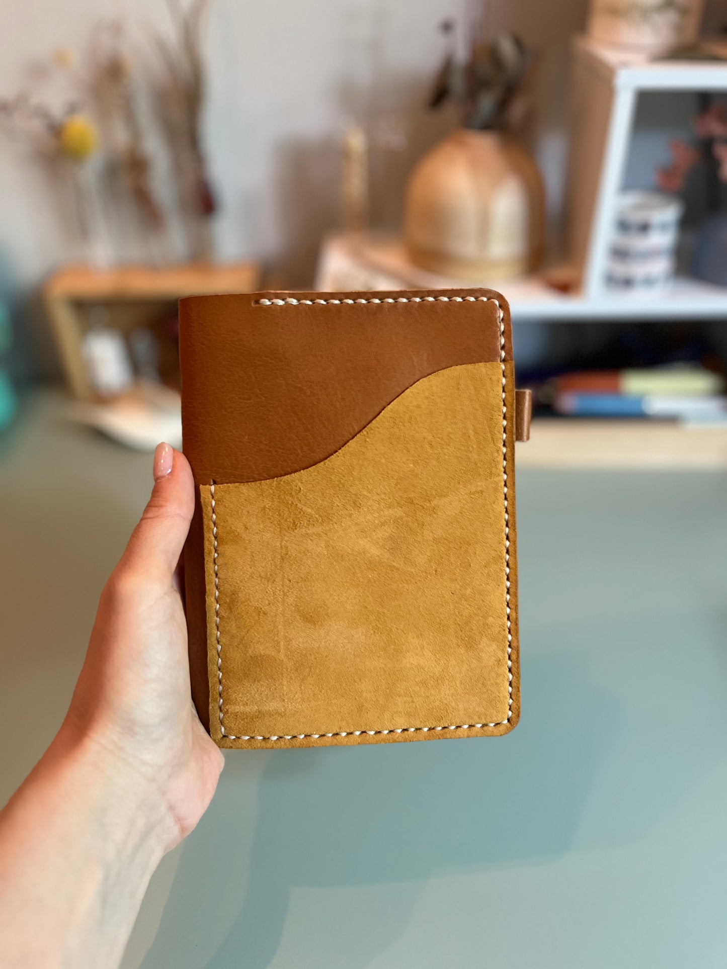 A6 cover "Aris" design in Antico leather with mustard