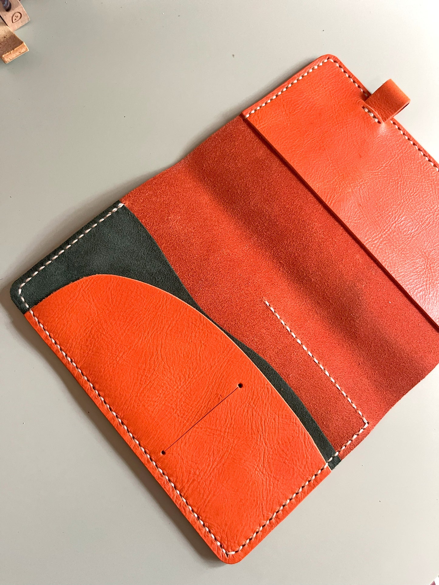 B6 Slim cover in Naranja leather