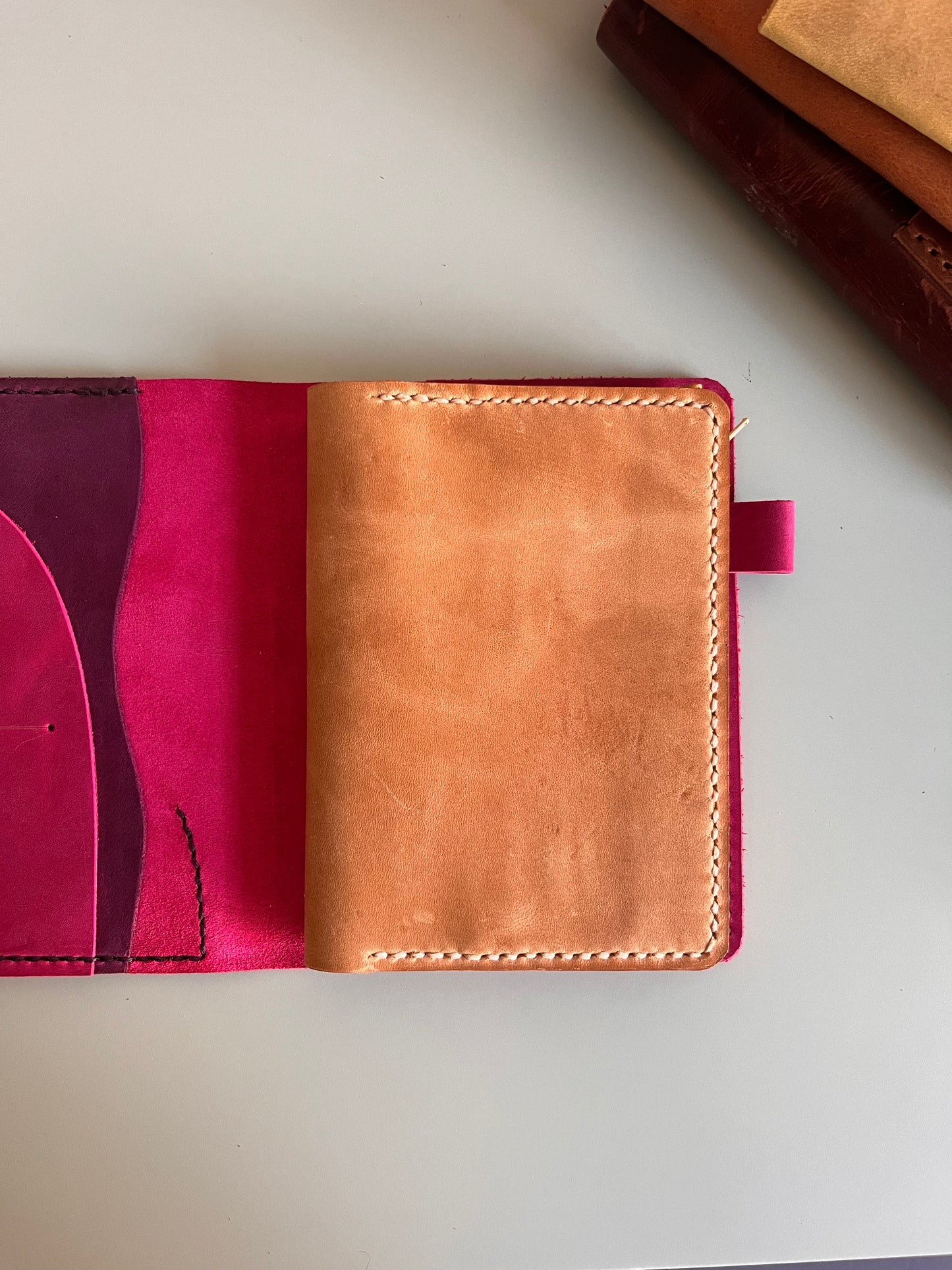 A6-Einsteckbrieftasche in Karamell