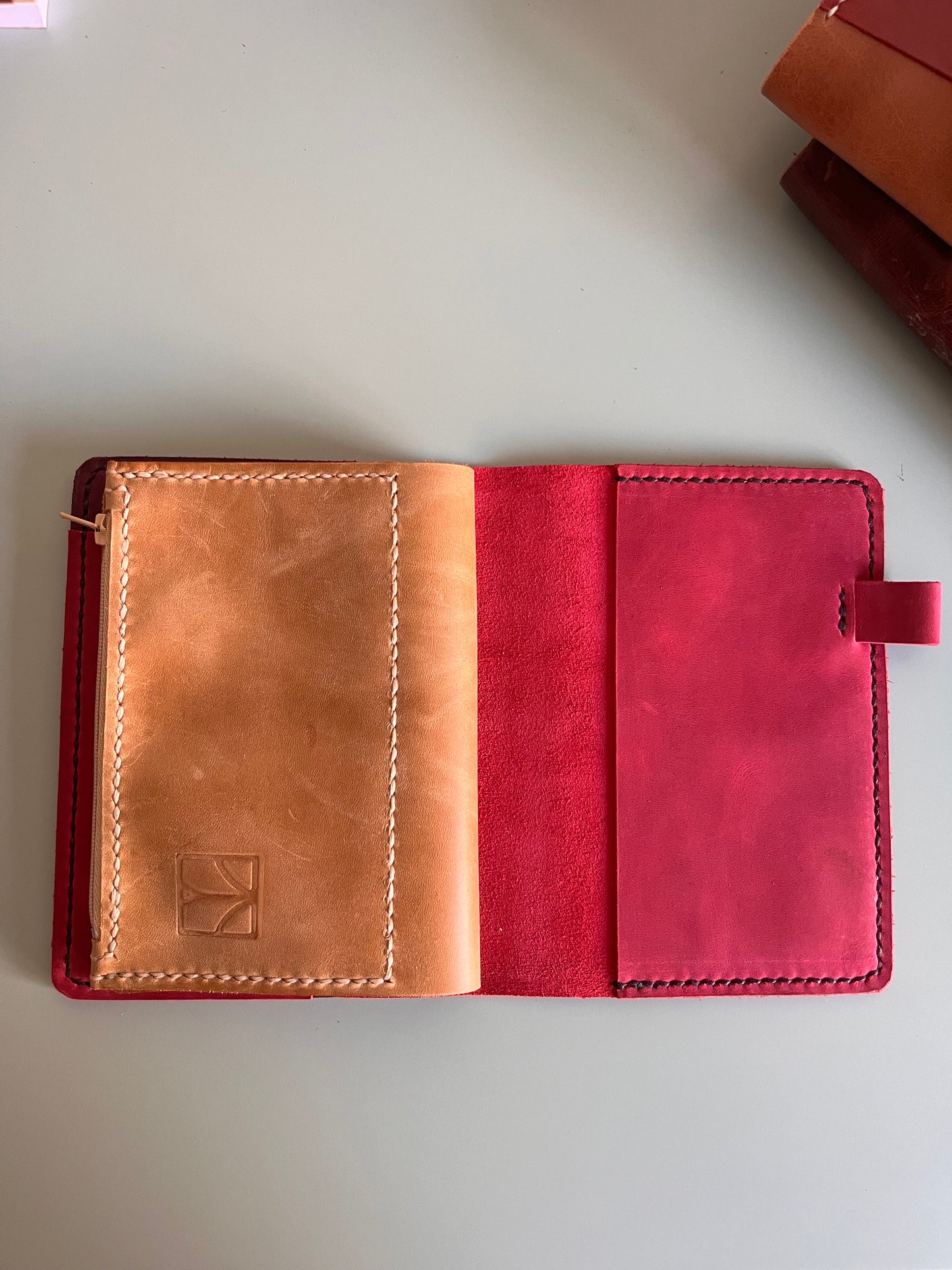 A6-Einsteckbrieftasche in Karamell