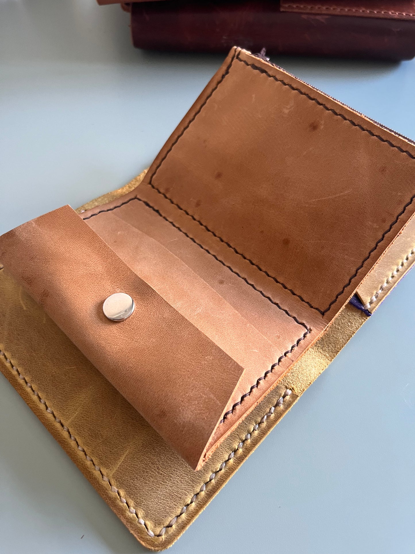 A6-Einsteckbrieftasche in Karamell
