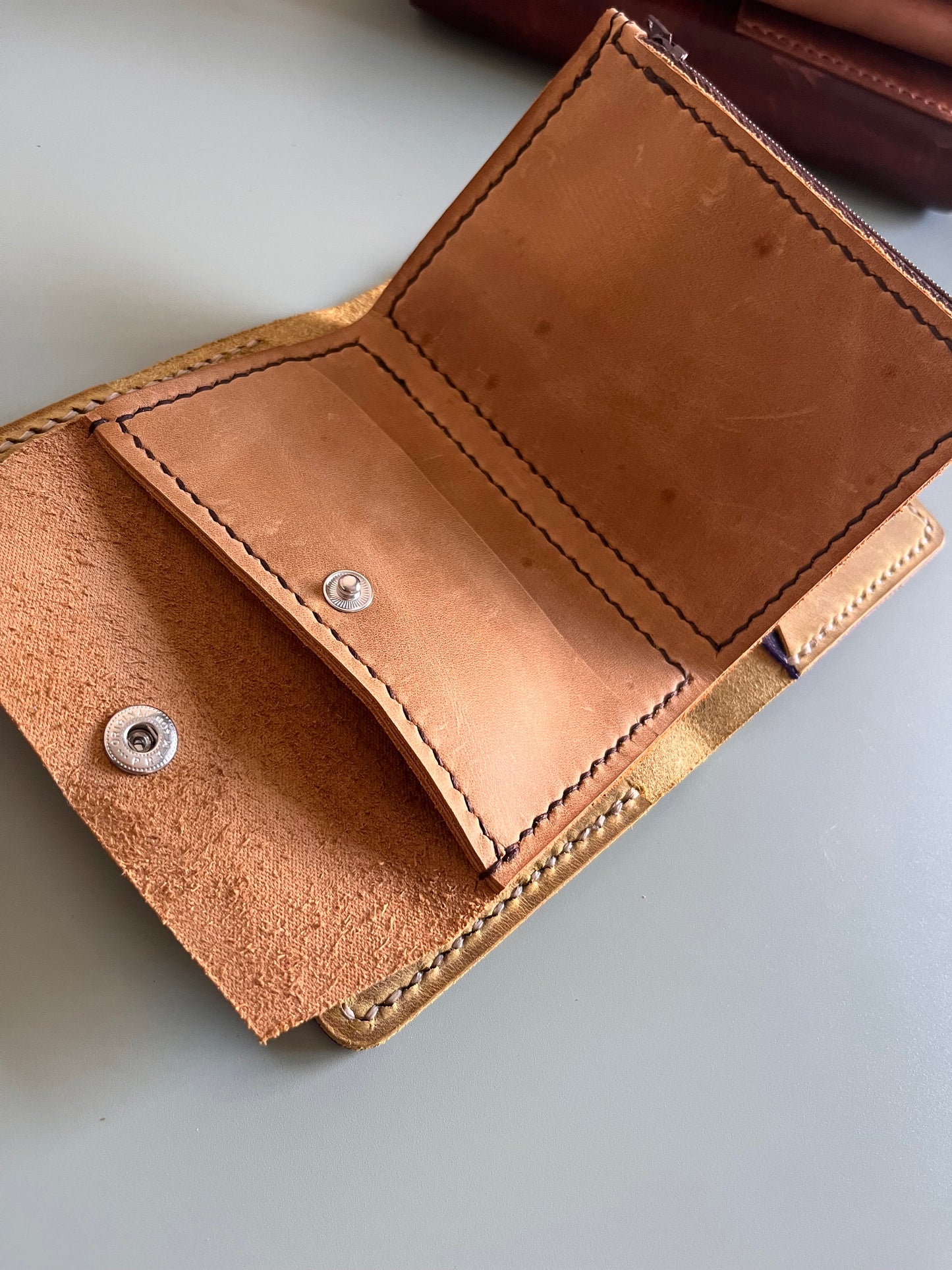 A6-Einsteckbrieftasche in Karamell