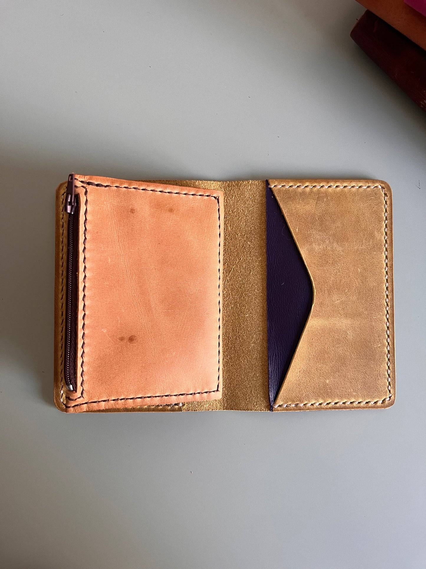 A6-Einsteckbrieftasche in Karamell