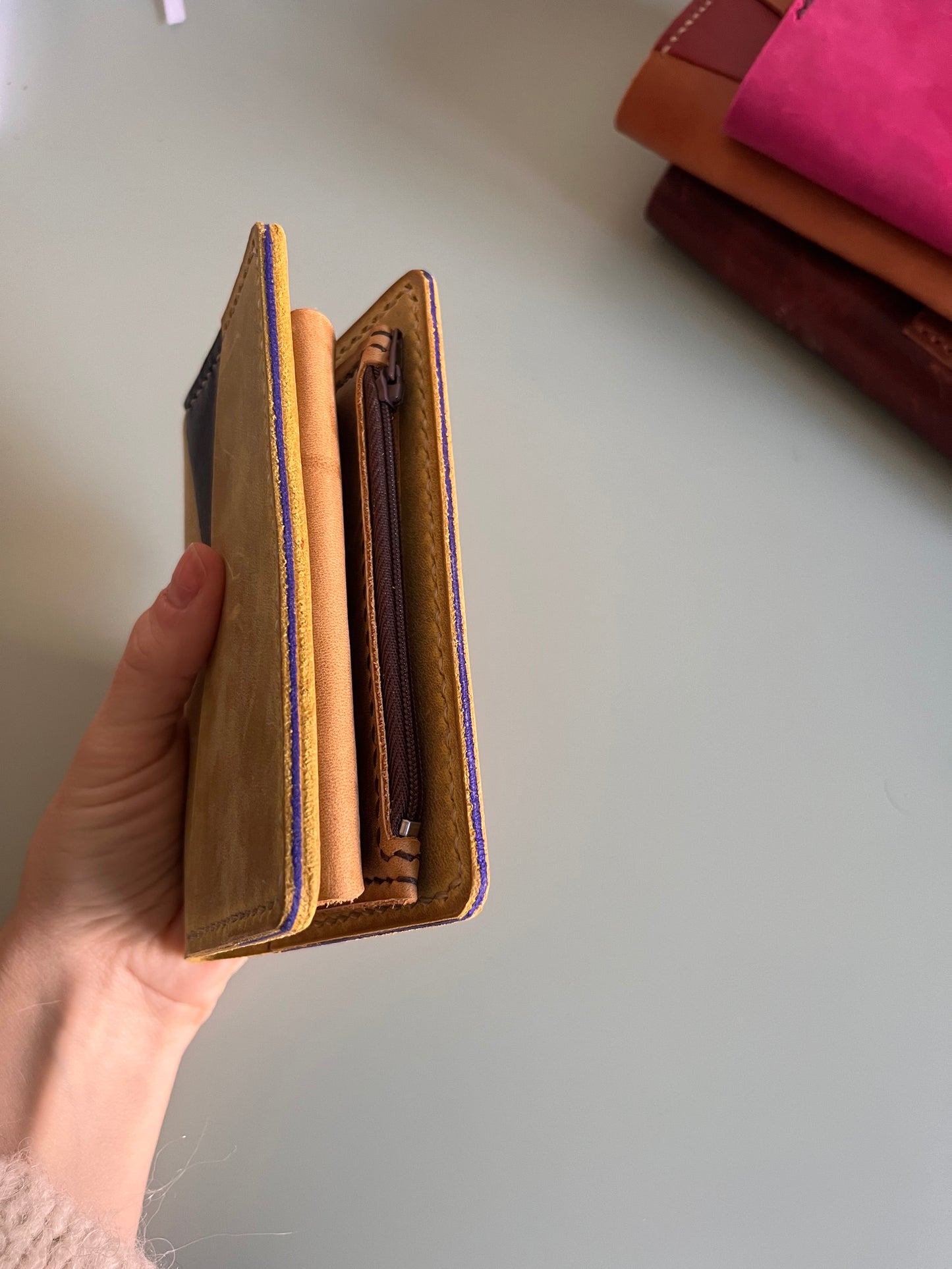 A6-Einsteckbrieftasche in Karamell