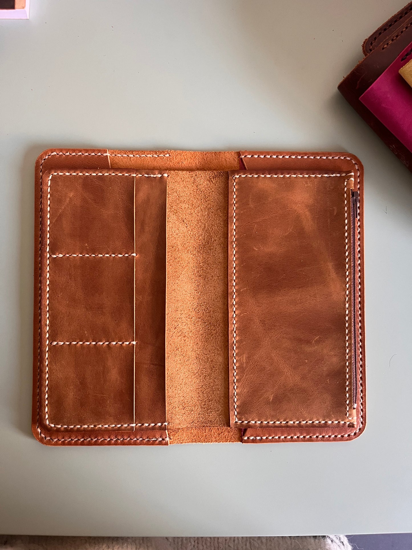 A6-Einsteckbrieftasche in Karamell