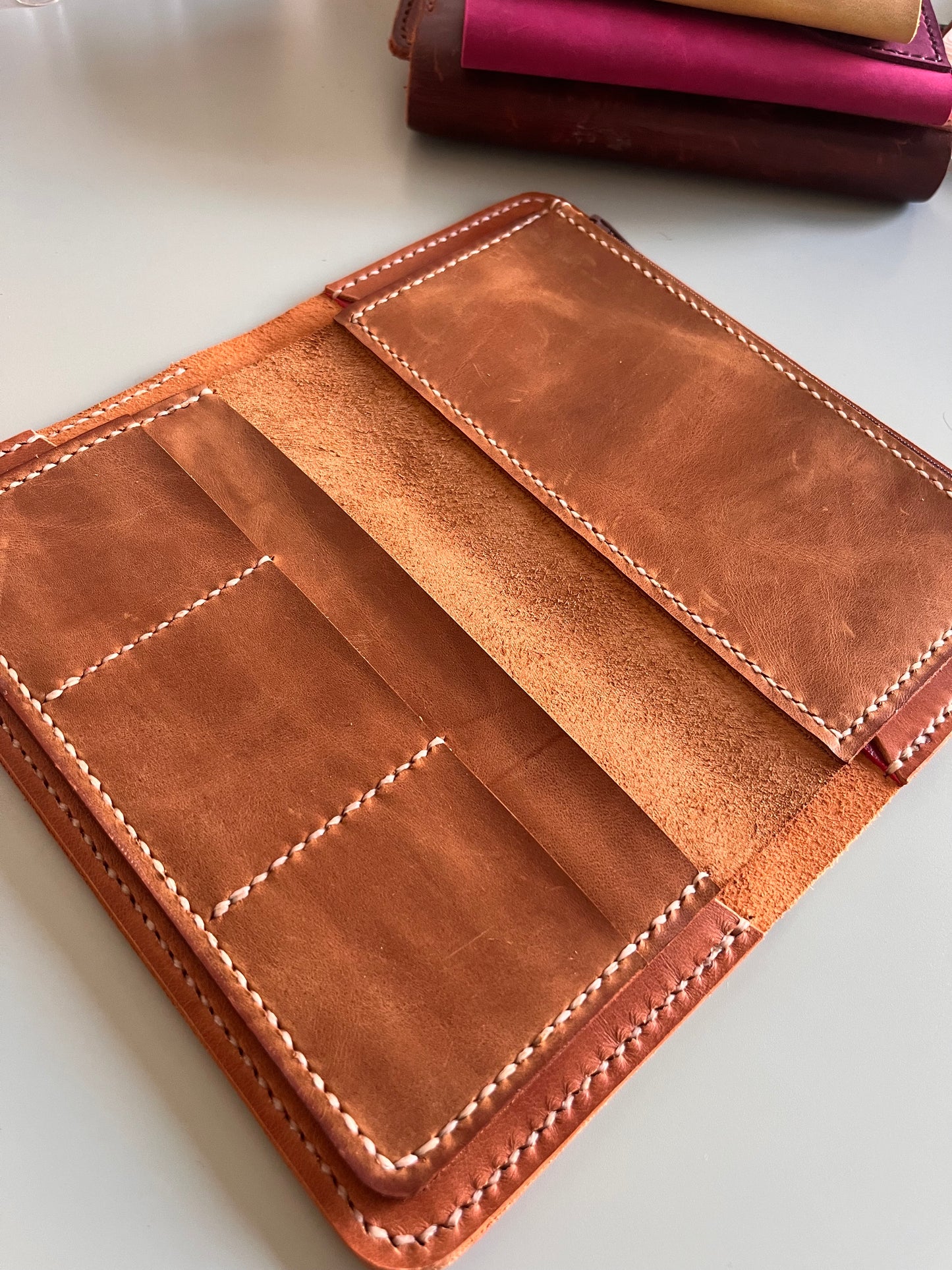 A6-Einsteckbrieftasche in Karamell
