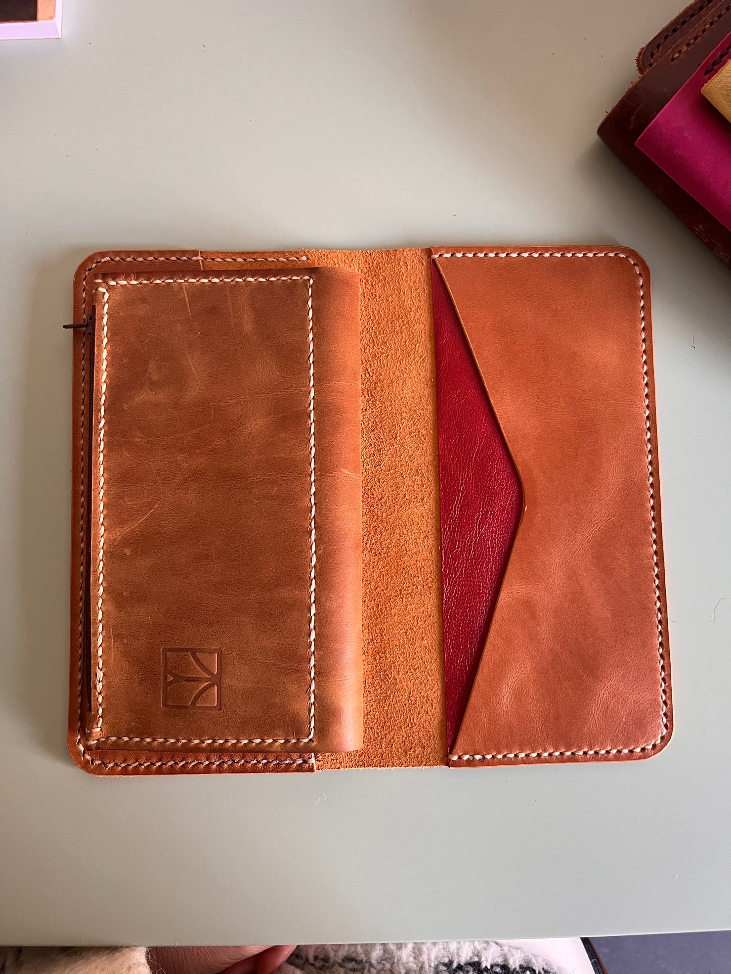 A6-Einsteckbrieftasche in Karamell