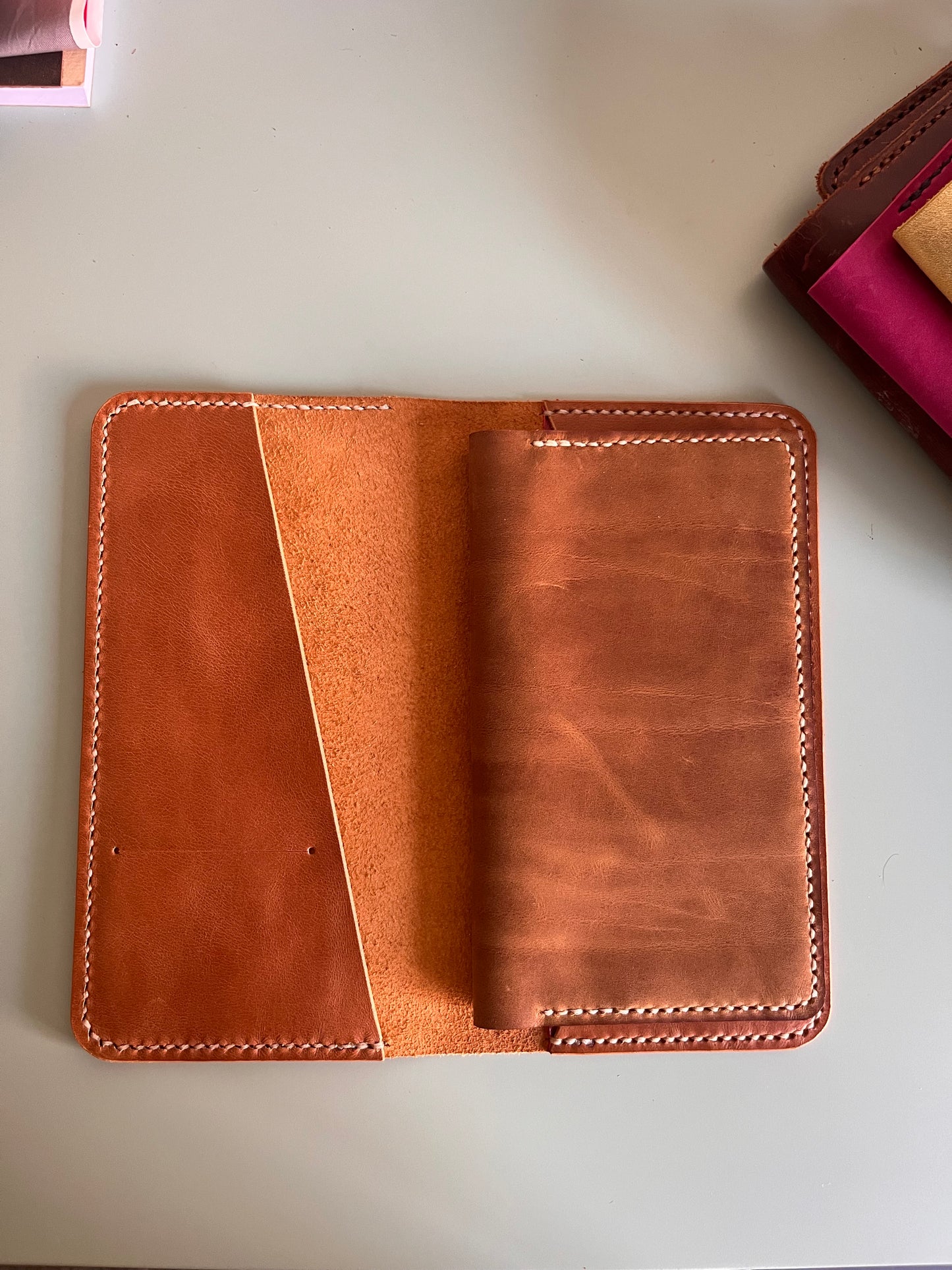 A6-Einsteckbrieftasche in Karamell