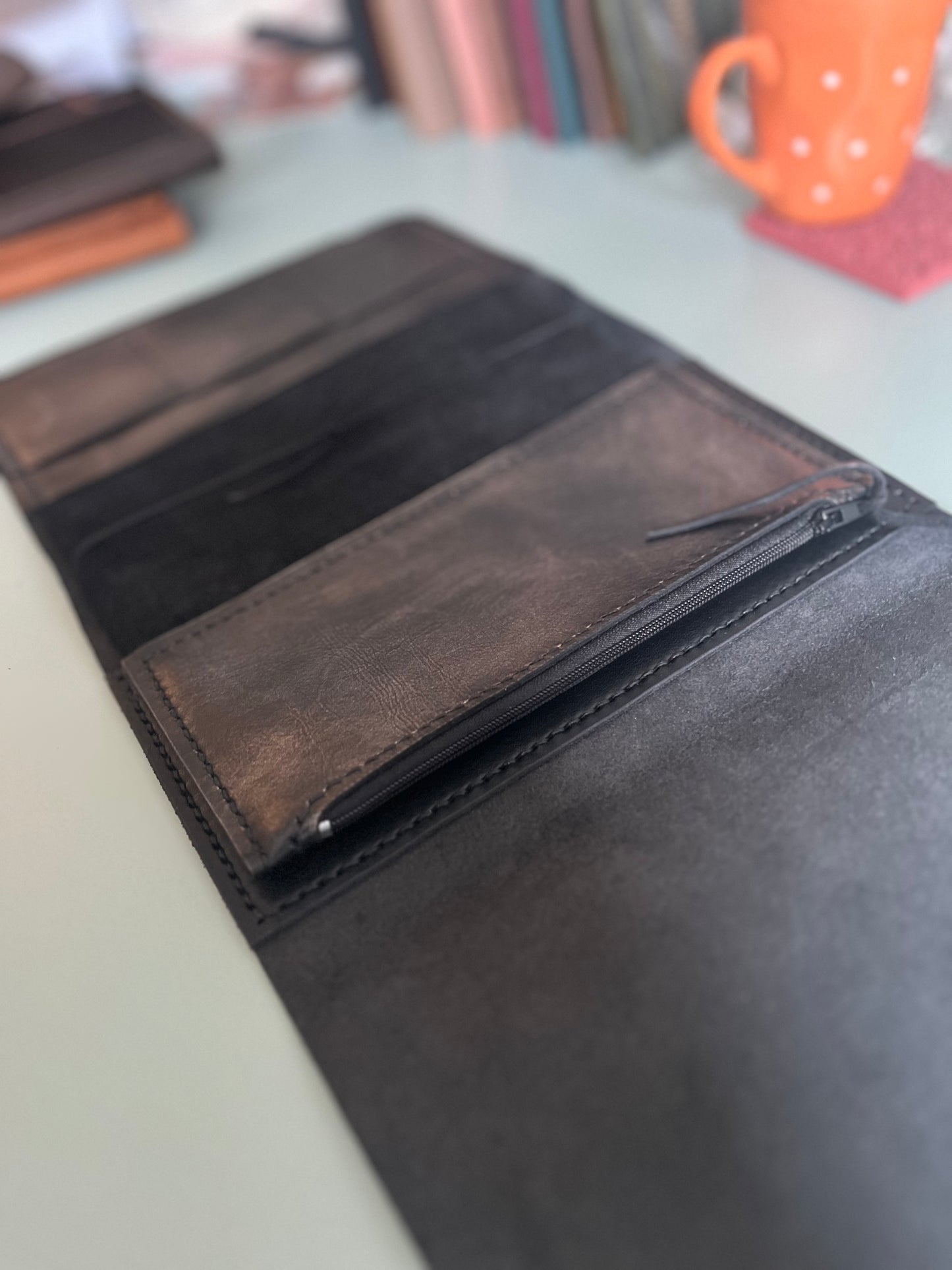 Einsteckbrieftasche_TN_mit Reißverschlussfach in Schokolade