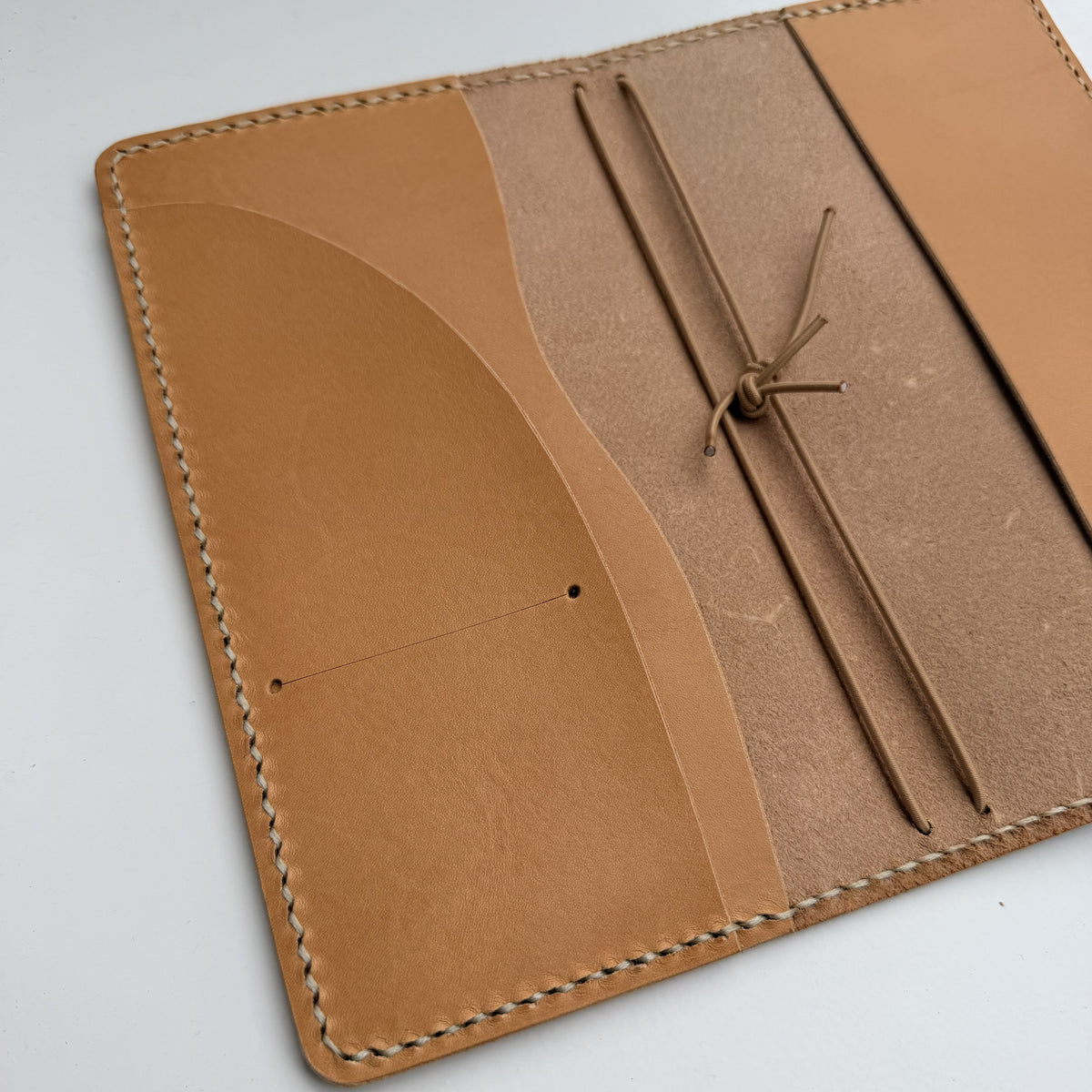 travelers notebook in undyed leather with insert pockets