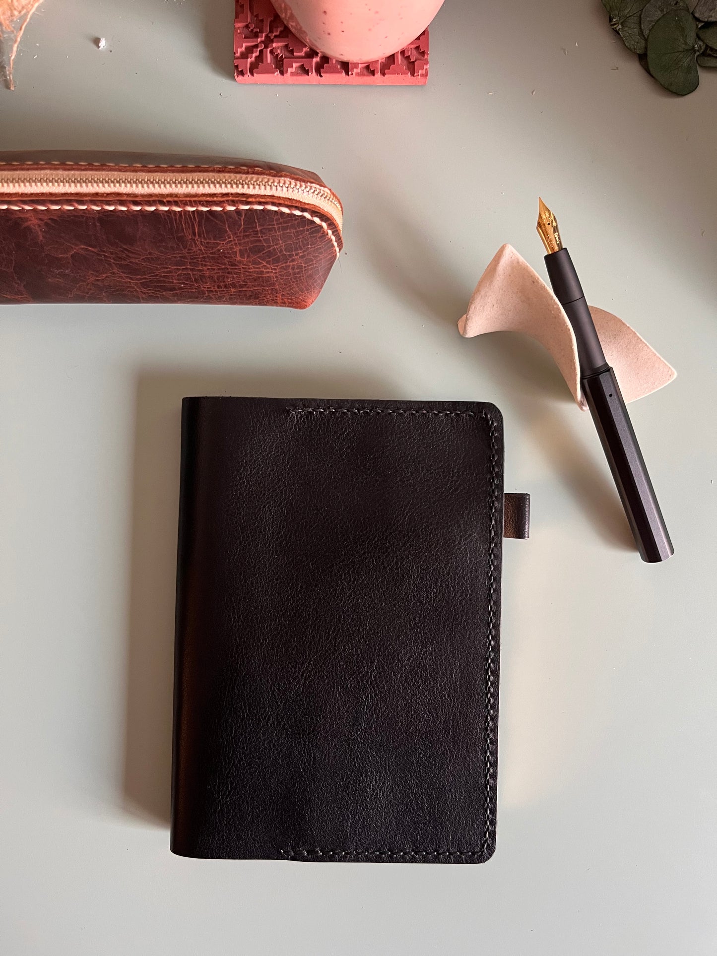 B6 size Armonia in Nero leather