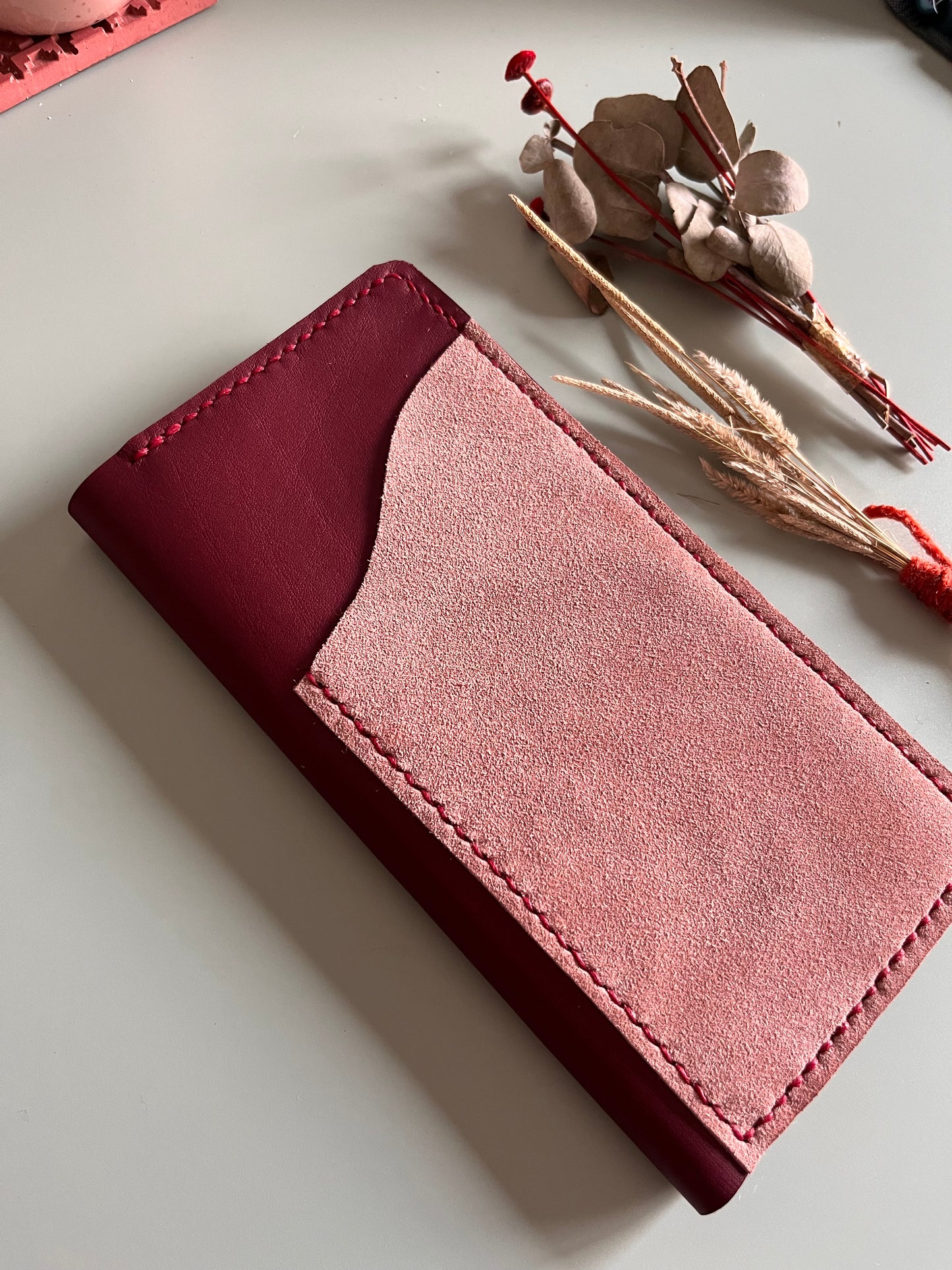 Weeks Size "Aris" design in Borgogna leather