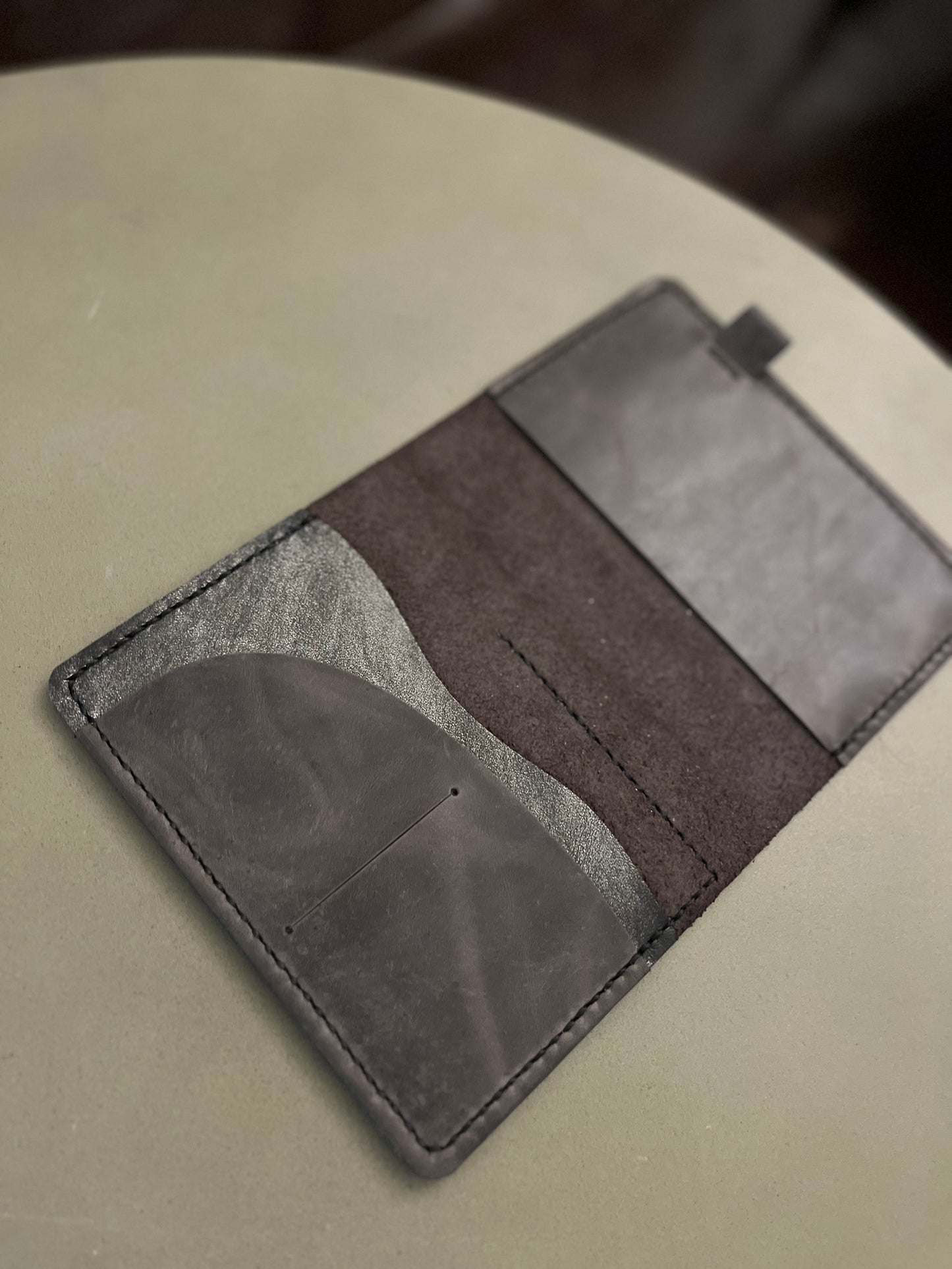 A6 cover Aris in Coal leather