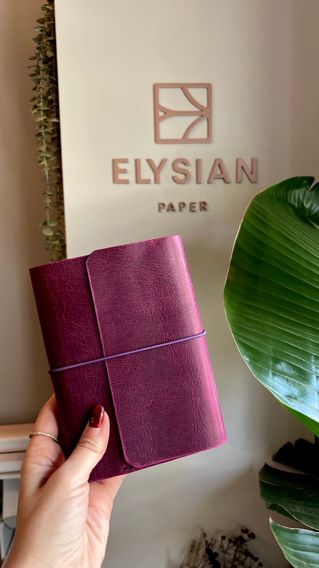 Pocket size trifold in Marsala smooth