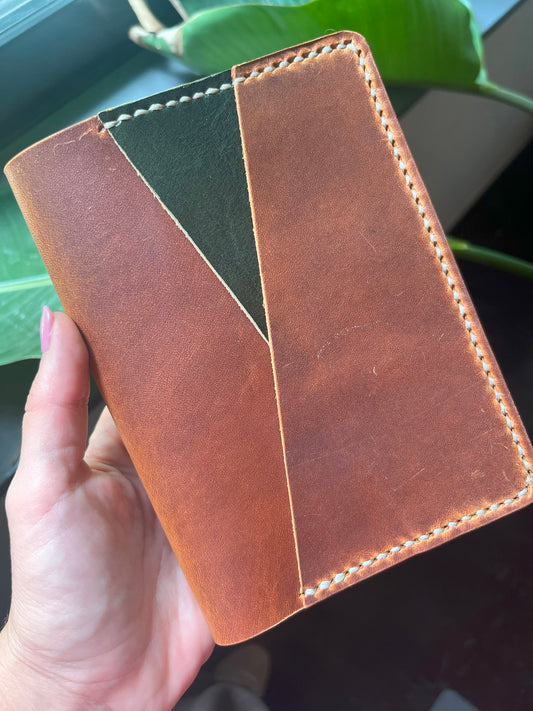 Closed A6 Petras cover with layered diagonal outer pocket