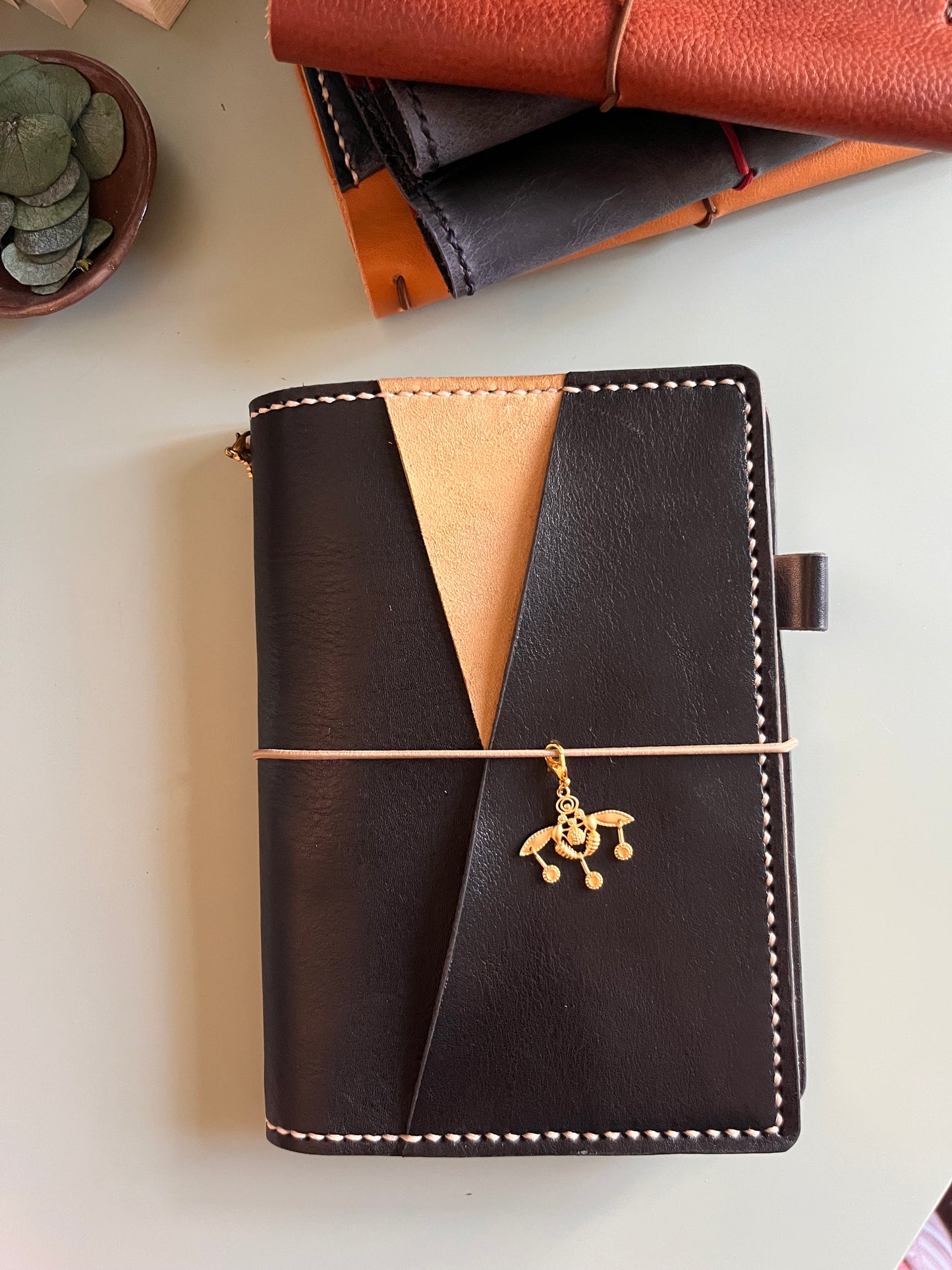 B6 size Petras design in Nero