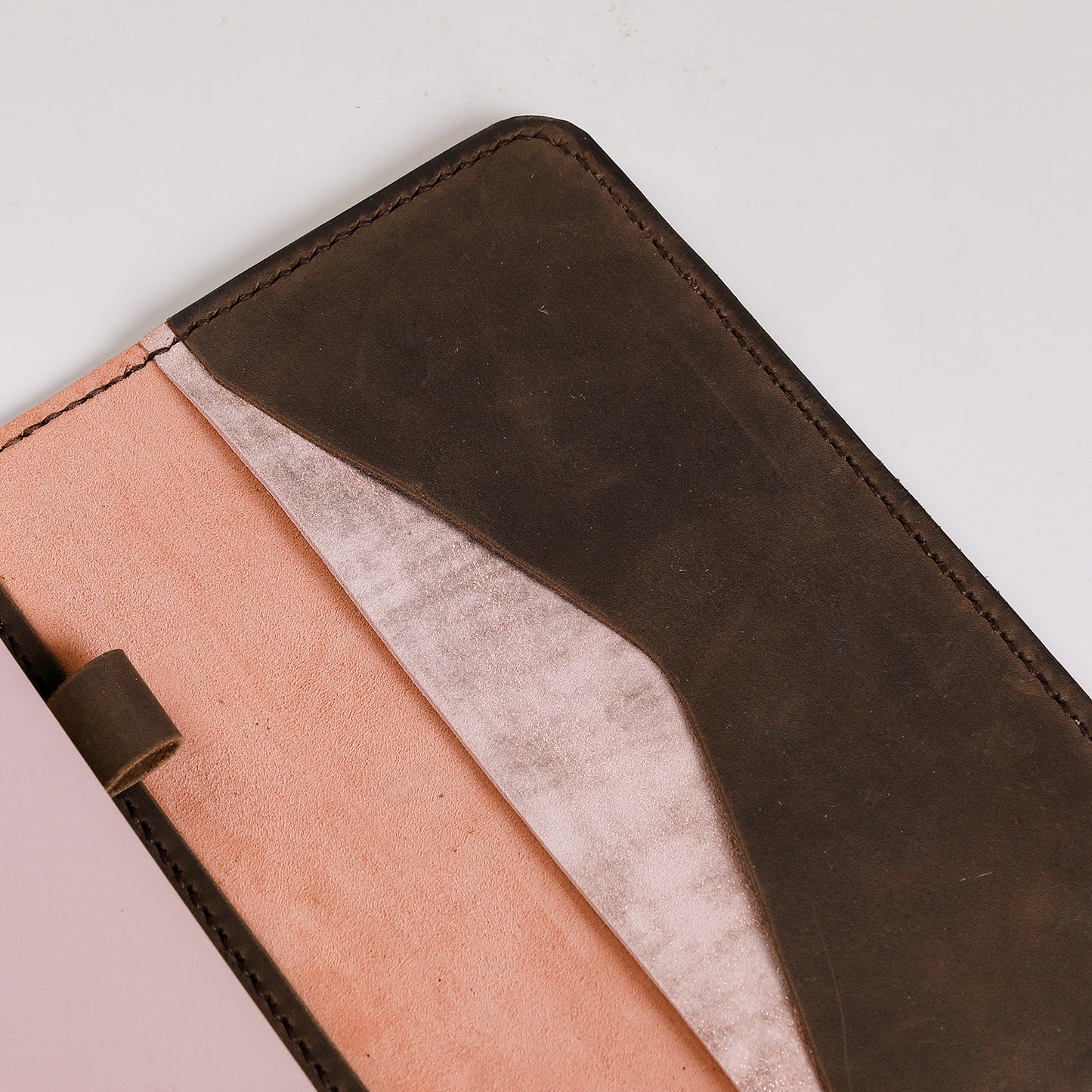 "Areti" Trifold TN Size in Nut Brown