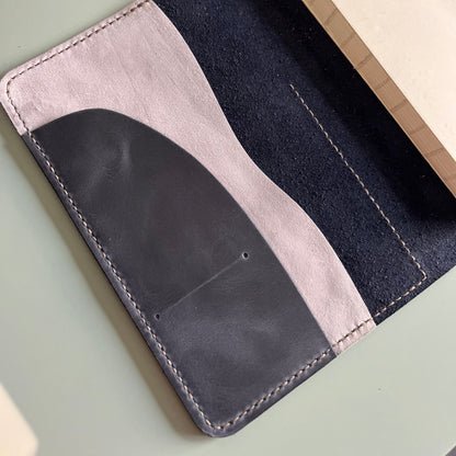 Detail of Ice Grey pocket on Midnight A5 leather cover
