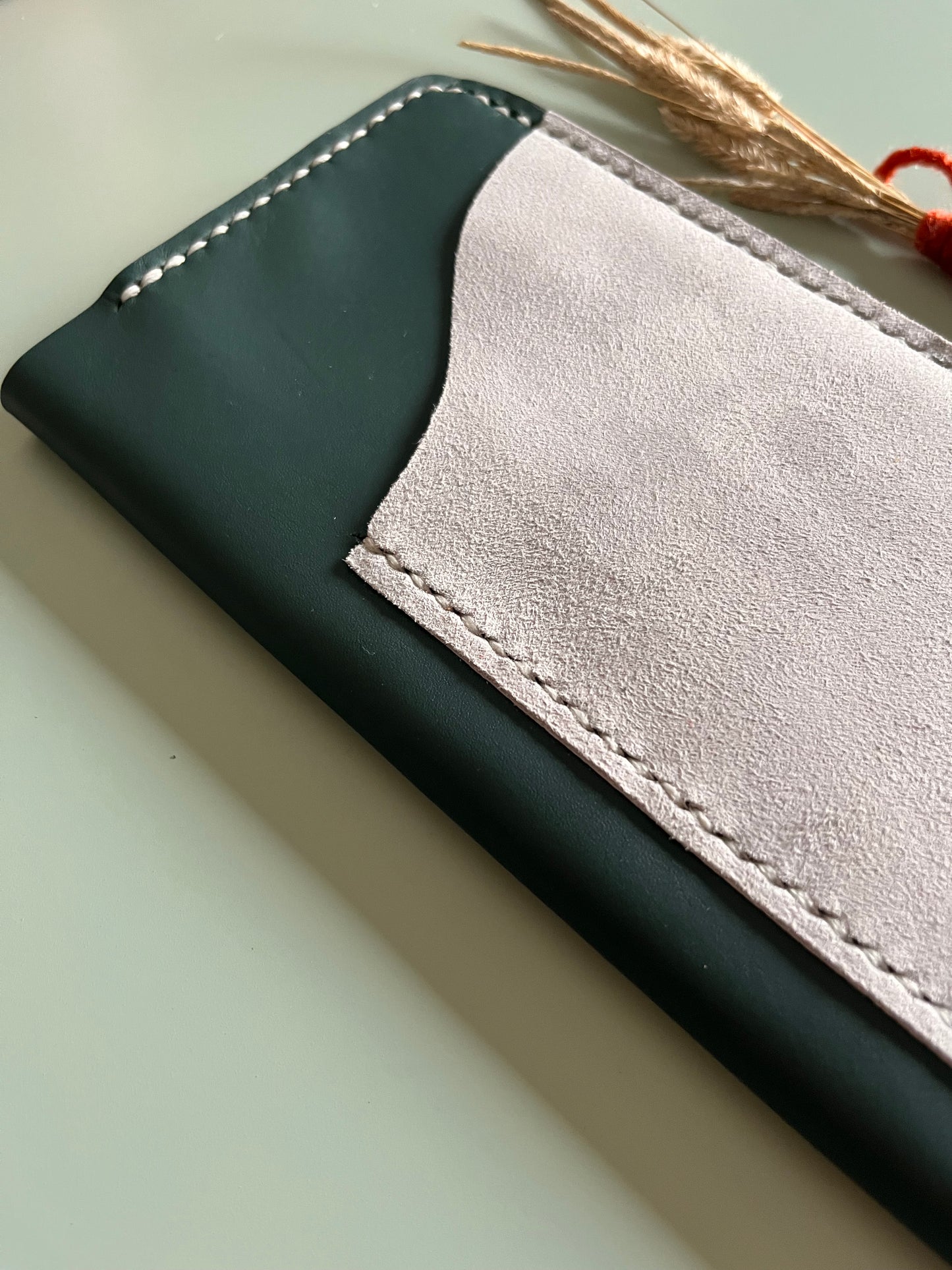 Weeks Size "Aris" design in botiglia leather