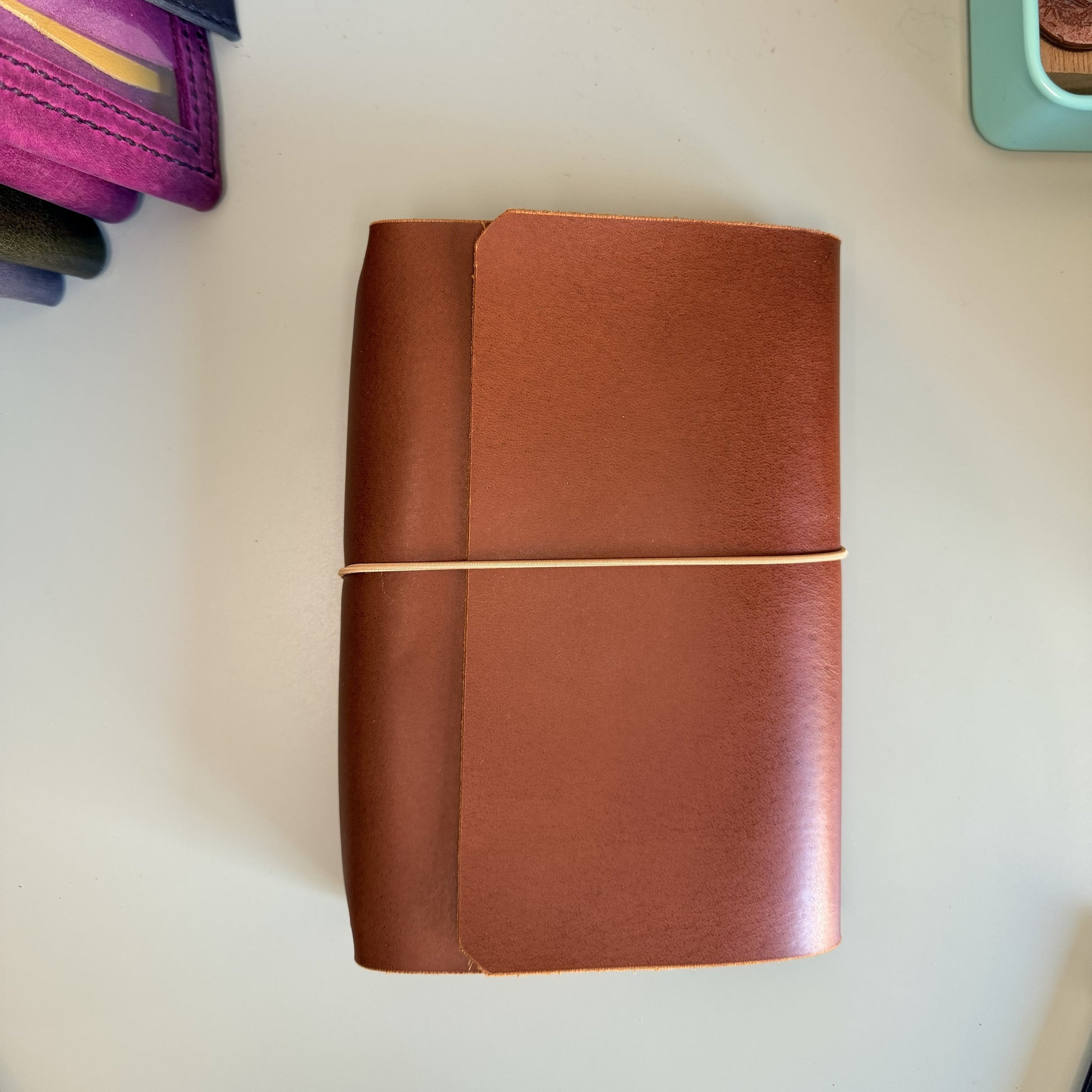 Pocket trifold leather cover front view