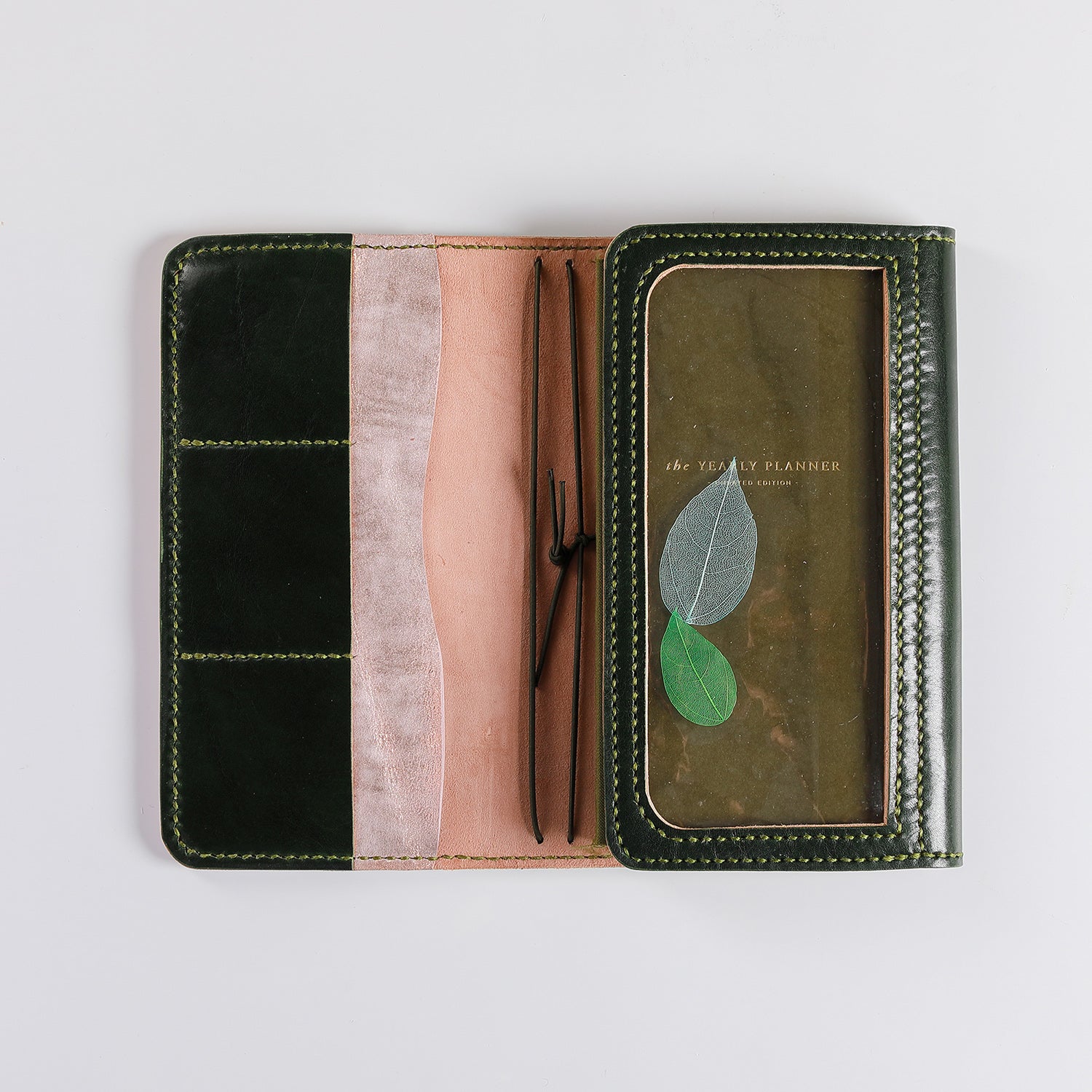 Interior of TN Regular Areti Reverse Trifold with clear pocket and elastic cords