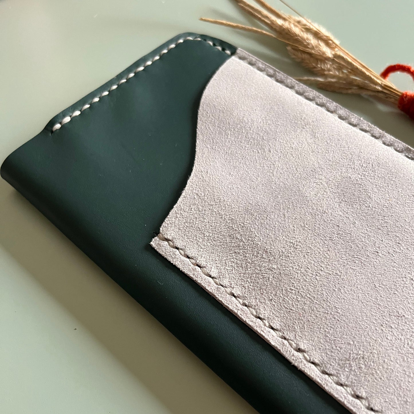 Detail of Bottiglia and Ice Grey handmade leather Weeks cover
